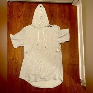 Elongated Gray Hoodie
Size: S/CH (34-36)